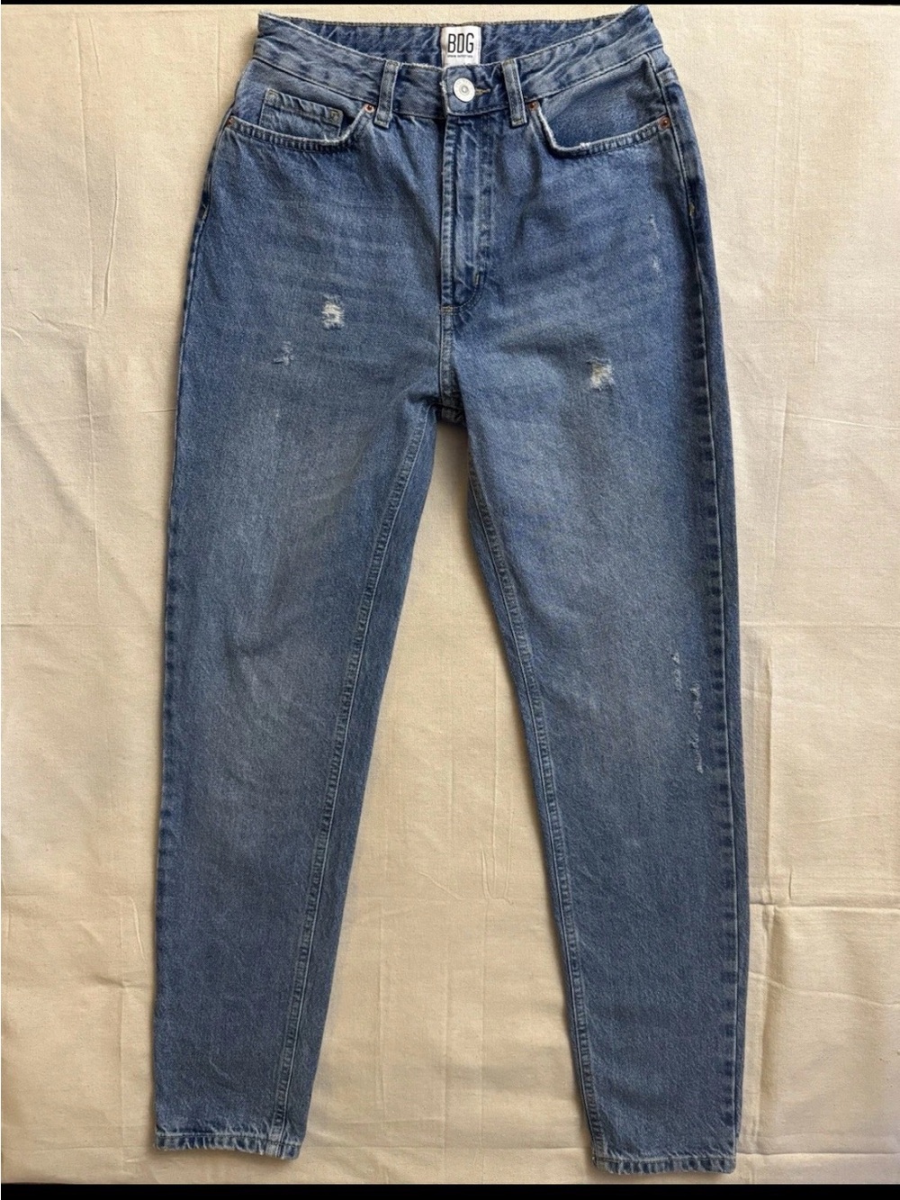 BDG Jeans Women’s Size 26 Blue Mom High-Rise Med Wash Tapered Leg Distress Blue